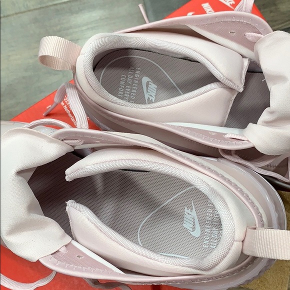 WMNS NIKE AMIXA barely rose-white - Picture 16 of 16